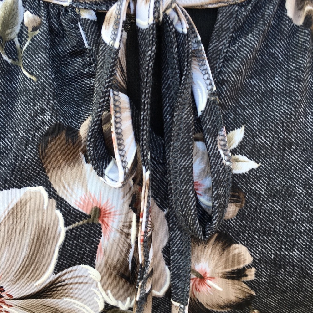 Expresso Gray Cream Flowers Blouse NWOT - Picture 4 of 7